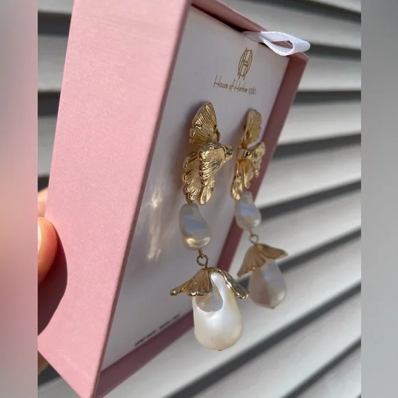 NEW House Of Harlow 1960 Gold Tone Leaf And Faux Pearl Dangle Drop Earrings - Picture 7 of 12